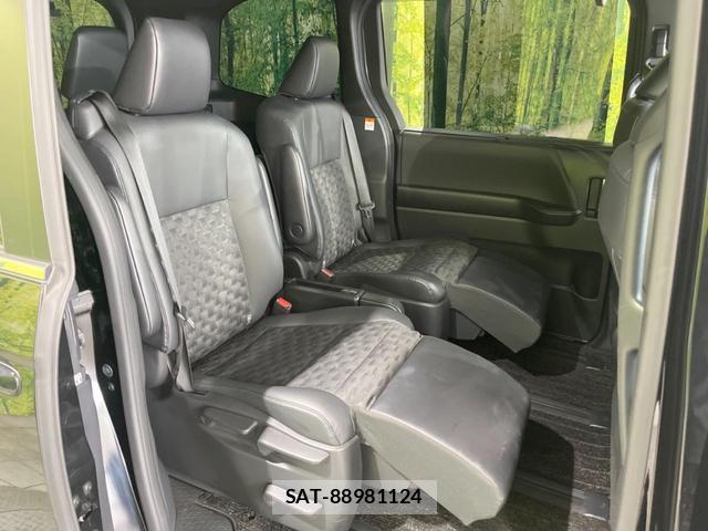 Toyota VOXY 2023-10 8814347-8