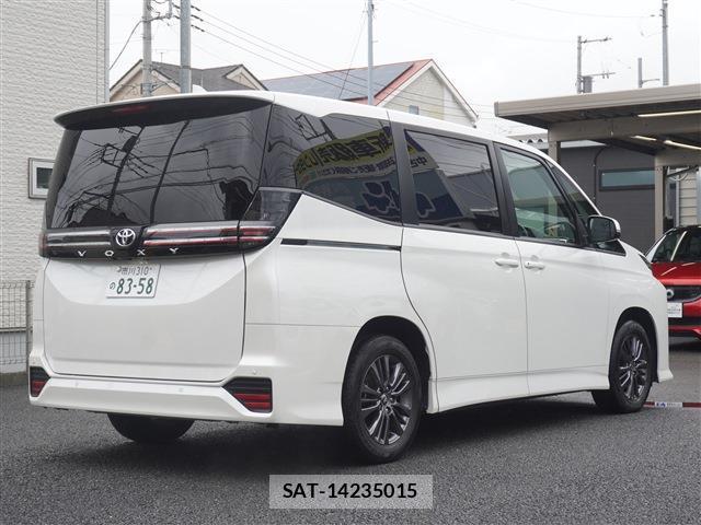 Toyota VOXY 2022-08 8814363-1