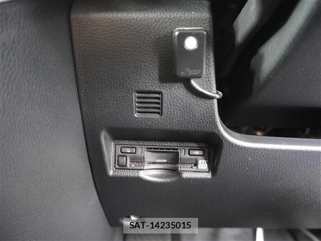 Toyota VOXY 2022-08 8814363-15