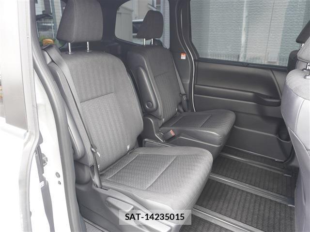 Toyota VOXY 2022-08 8814363-18