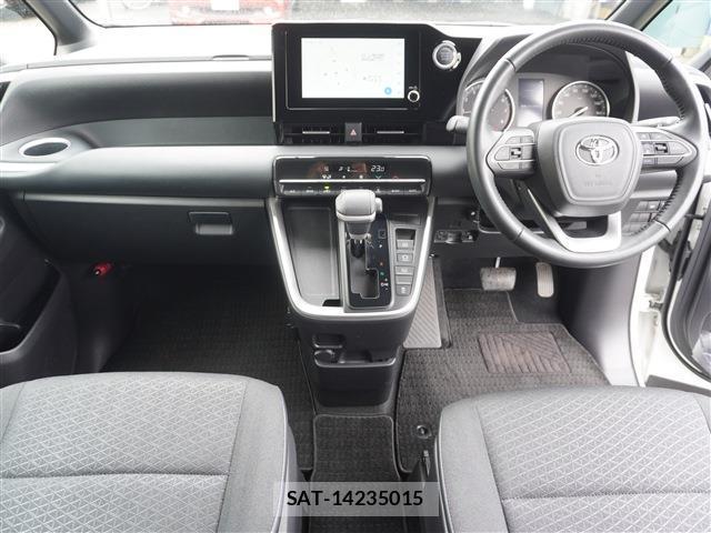 Toyota VOXY 2022-08 8814363-2