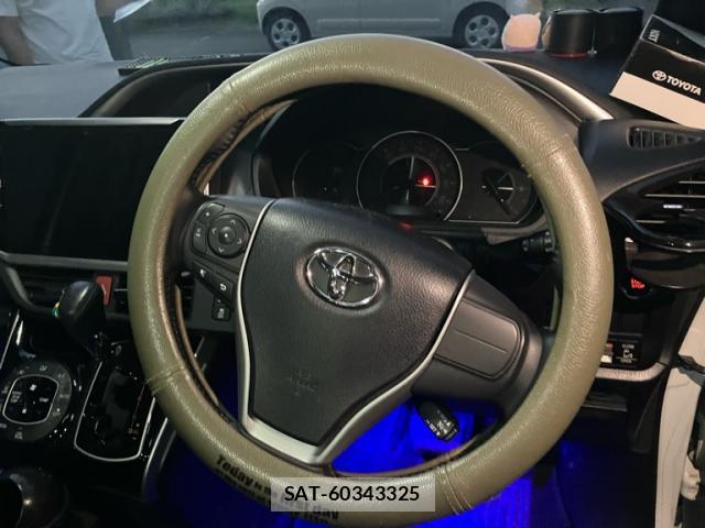 Toyota VOXY 2019-09 8814442-14