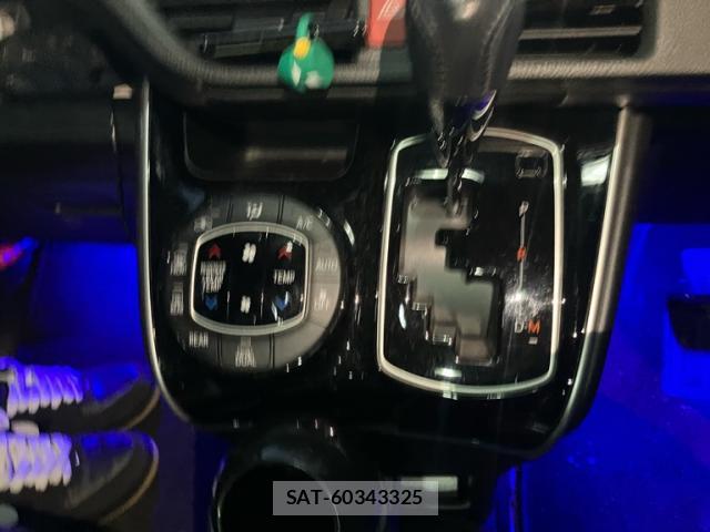 Toyota VOXY 2019-09 8814442-15