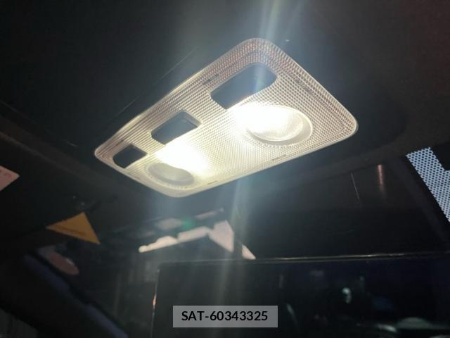 Toyota VOXY 2019-09 8814442-17
