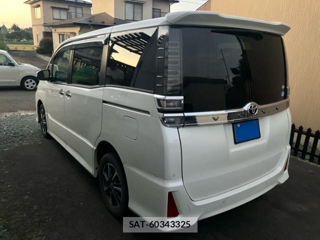 Toyota VOXY 2019-09 8814442-3