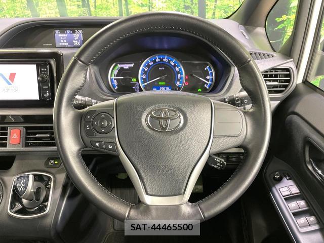 Toyota VOXY 2015-09 8814447-11