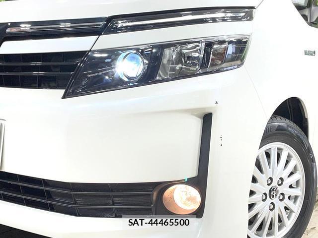 Toyota VOXY 2015-09 8814447-12