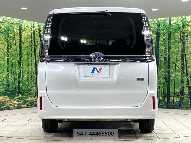 Toyota VOXY 2015-09 8814447-15