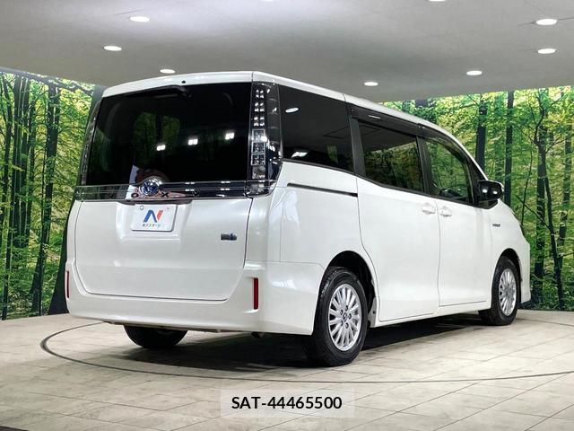 Toyota VOXY 2015-09 8814447-17
