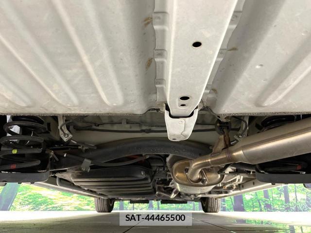 Toyota VOXY 2015-09 8814447-19