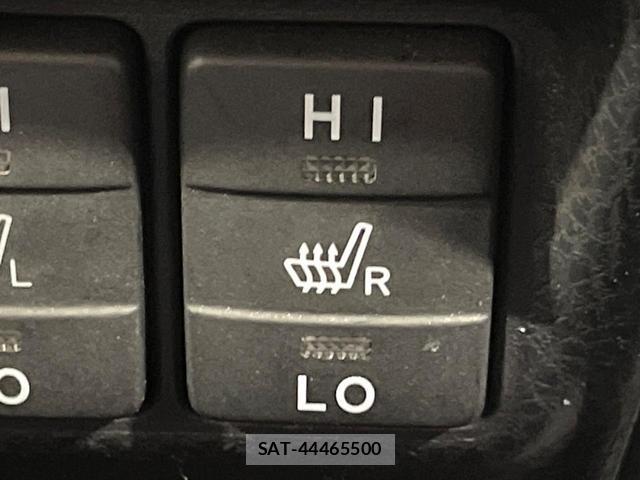 Toyota VOXY 2015-09 8814447-5