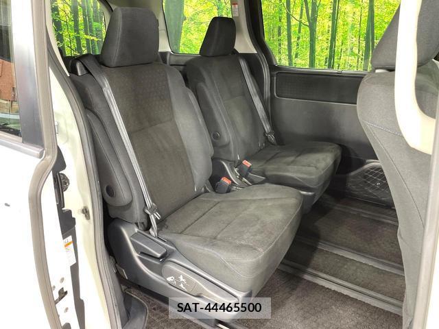 Toyota VOXY 2015-09 8814447-8