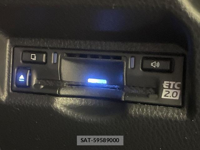 Toyota VOXY 2022-01 8814471-6