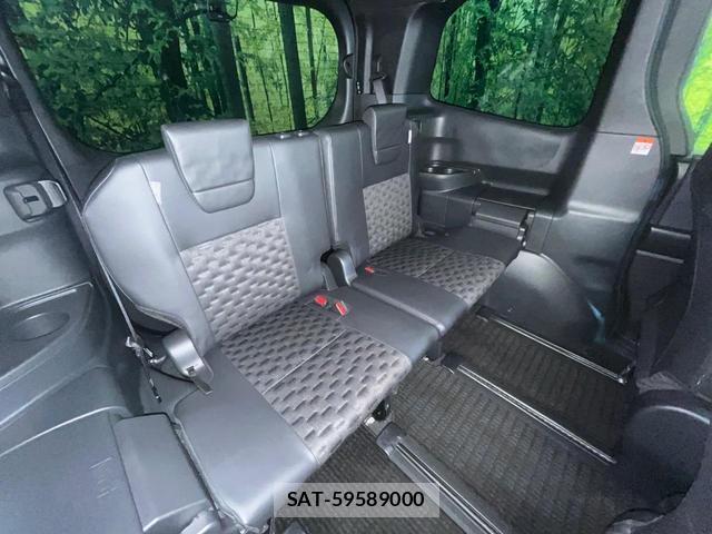Toyota VOXY 2022-01 8814471-9