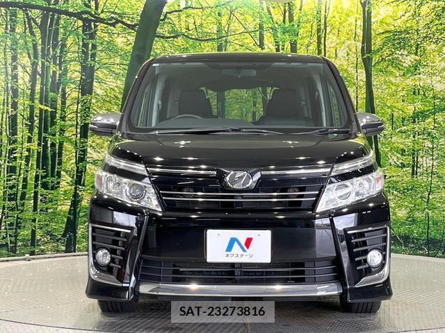 Toyota VOXY 2015-02 8814676-14