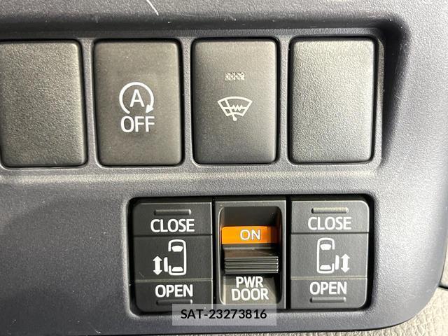 Toyota VOXY 2015-02 8814676-4