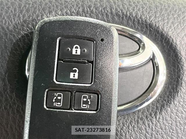 Toyota VOXY 2015-02 8814676-5