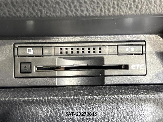 Toyota VOXY 2015-02 8814676-6