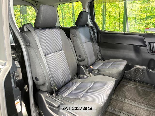 Toyota VOXY 2015-02 8814676-8