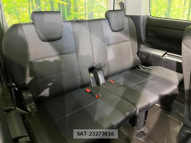 Toyota VOXY 2015-02 8814676-9