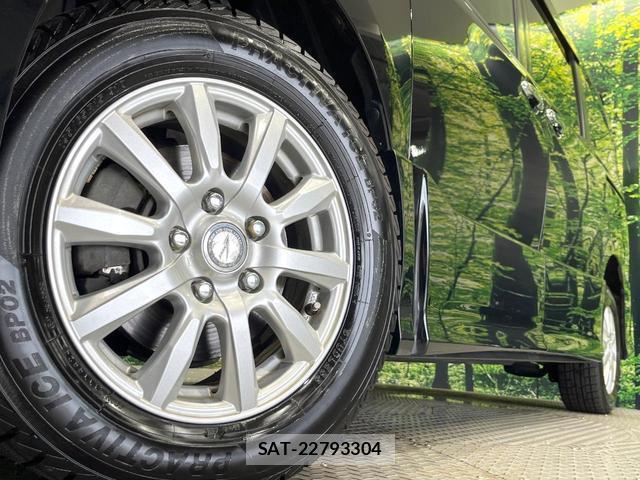 Toyota VOXY 2018-09 8814679-12