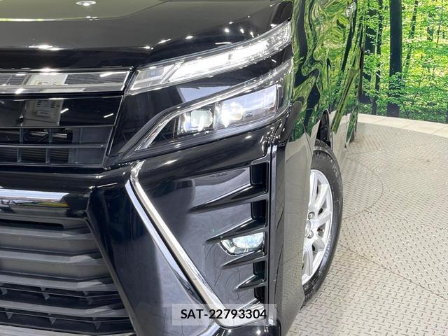 Toyota VOXY 2018-09 8814679-13