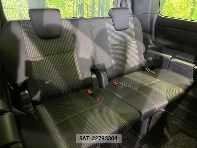 Toyota VOXY 2018-09 8814679-9