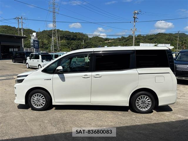 Toyota VOXY 2015-07 8814722-12