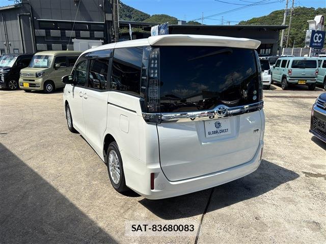 Toyota VOXY 2015-07 8814722-13
