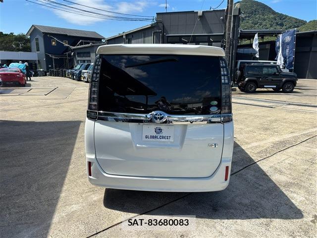 Toyota VOXY 2015-07 8814722-14