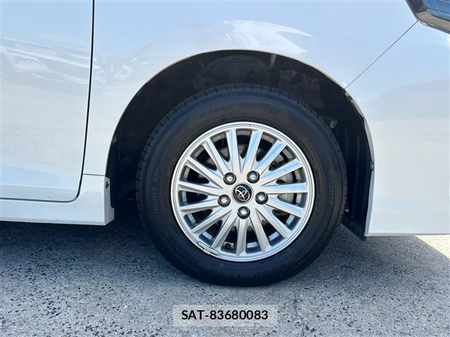 Toyota VOXY 2015-07 8814722-17