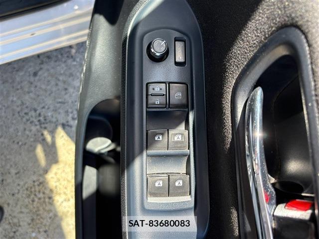 Toyota VOXY 2015-07 8814722-19