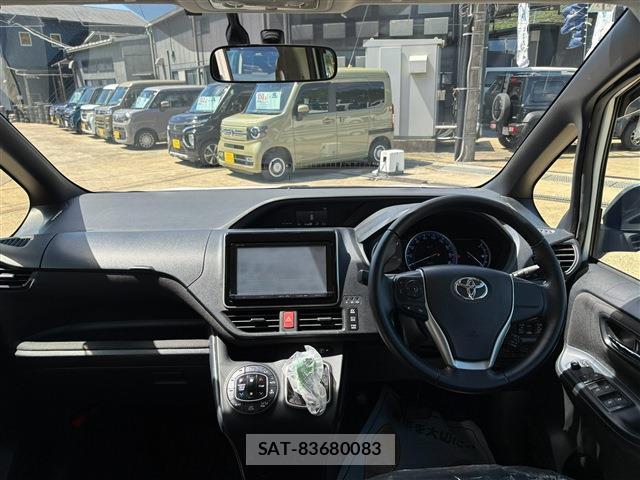 Toyota VOXY 2015-07 8814722-2