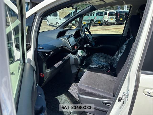 Toyota VOXY 2015-07 8814722-4