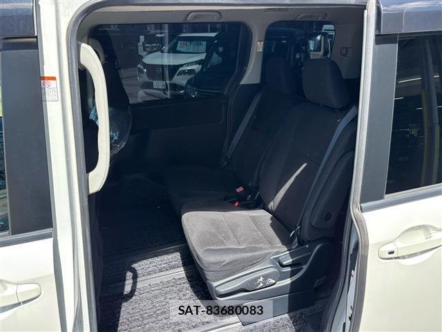 Toyota VOXY 2015-07 8814722-5