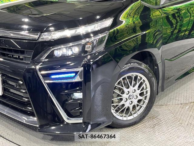 Toyota VOXY 2021-12 8814733-12