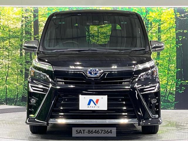 Toyota VOXY 2021-12 8814733-14