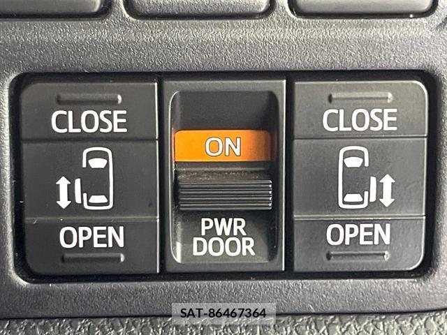 Toyota VOXY 2021-12 8814733-6