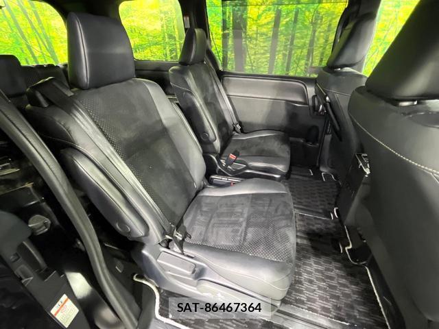 Toyota VOXY 2021-12 8814733-9