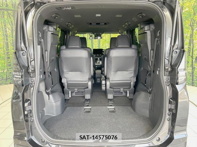 Toyota VOXY 2023-08 8814741-10