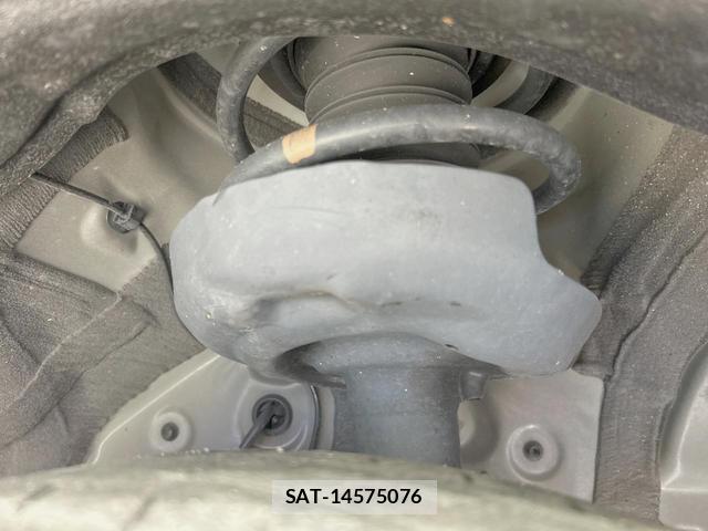 Toyota VOXY 2023-08 8814741-19