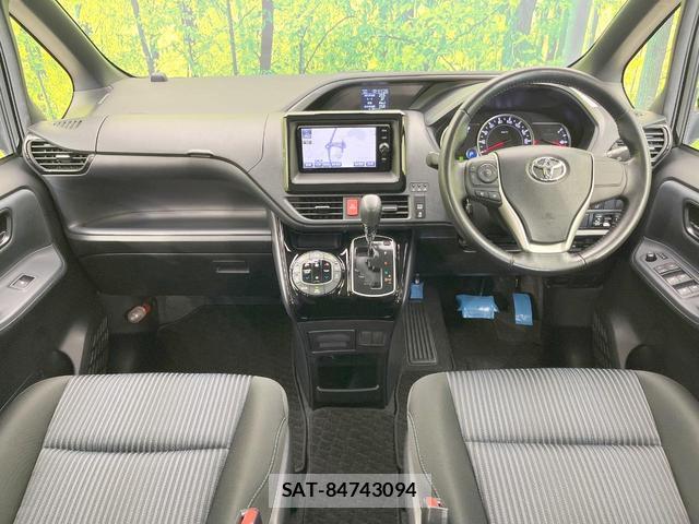 Toyota VOXY 2017-07 8814846-1