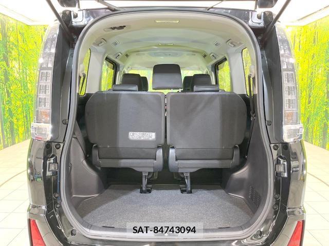 Toyota VOXY 2017-07 8814846-10