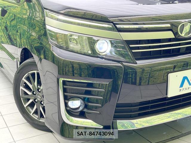 Toyota VOXY 2017-07 8814846-12