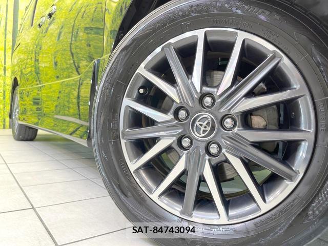 Toyota VOXY 2017-07 8814846-13