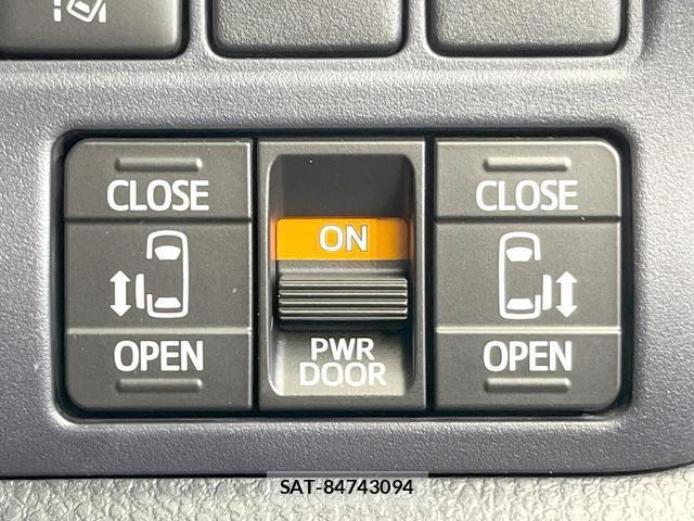 Toyota VOXY 2017-07 8814846-2