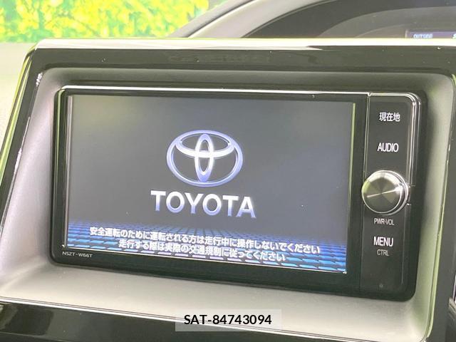 Toyota VOXY 2017-07 8814846-3