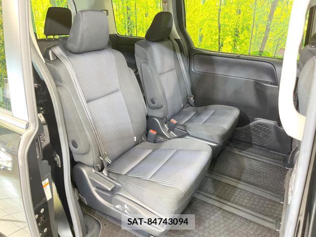 Toyota VOXY 2017-07 8814846-8