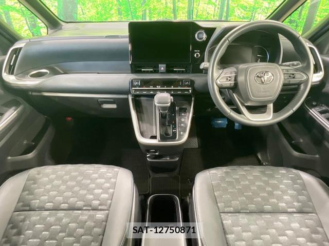 Toyota VOXY 2023-01 8814882-1