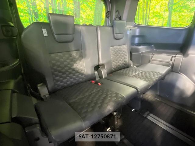 Toyota VOXY 2023-01 8814882-10